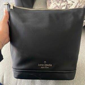 Selling a Kate Spade shoulder Crossbody bag
